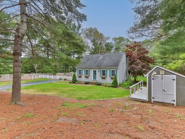 195 Knotty Pine Ln, Barnstable, MA 02632