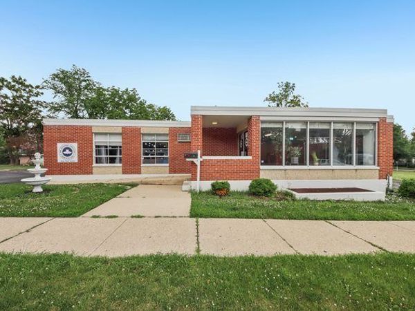 15 S East Avenue , Aurora, IL 60505