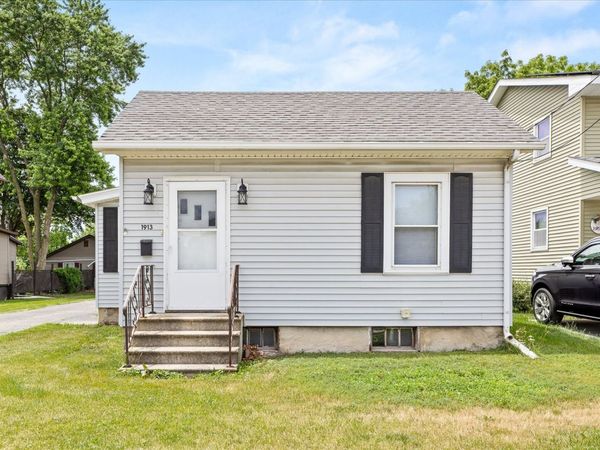 1913 Columbus Street , Ottawa, IL 61350