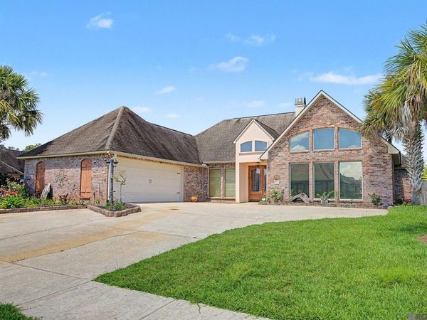 30961 Concord St, Walker, LA 70785