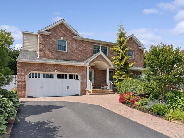 2539 Bradley Court, Merrick, NY 11566