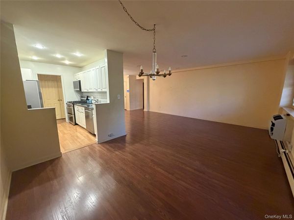 40 Stoner Avenue, Unit 1R, Great Neck, NY 11021