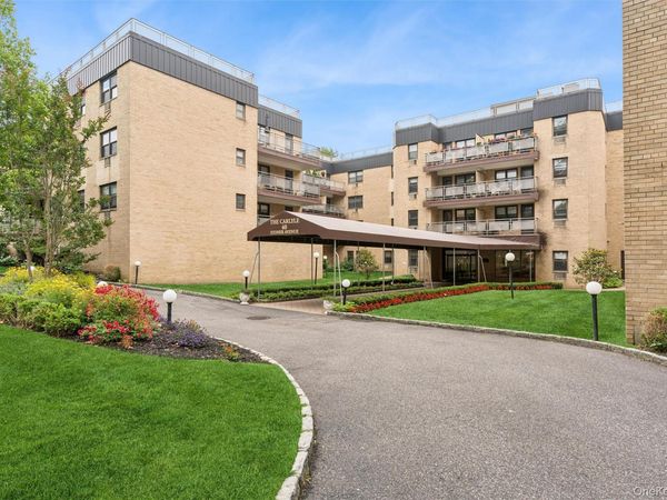 40 Stoner Avenue, Unit 1R, Great Neck, NY 11021