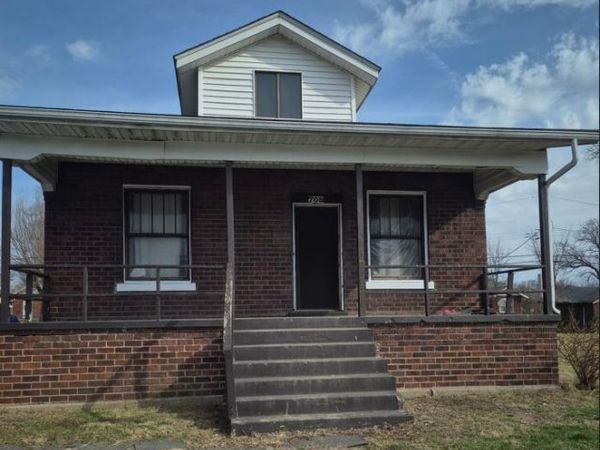 708 Alhambra Court , East St Louis, IL 62205