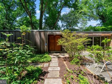 401 WILLINGTON DRIVE, SILVER SPRING, MD 20904