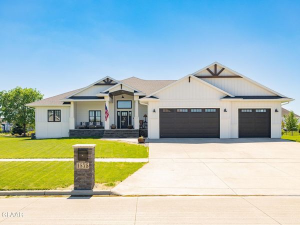 1575 57TH Avenue S, Grand Forks, ND 58201