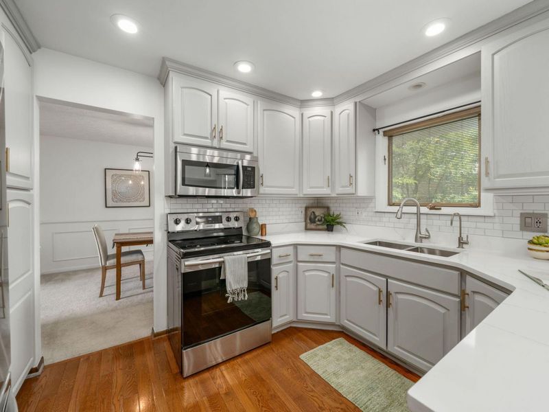 1870 Hickory Hill Drive, Columbus, OH 43228 Photo 12