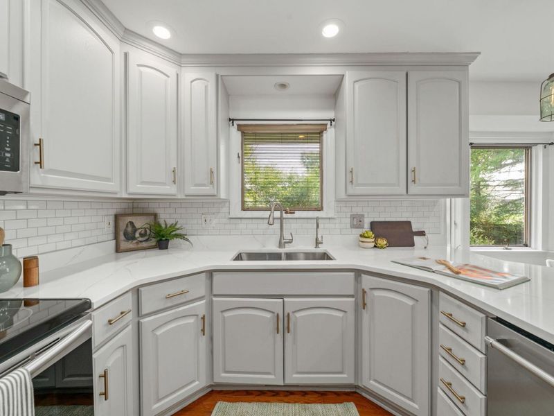 1870 Hickory Hill Drive, Columbus, OH 43228 Photo 13