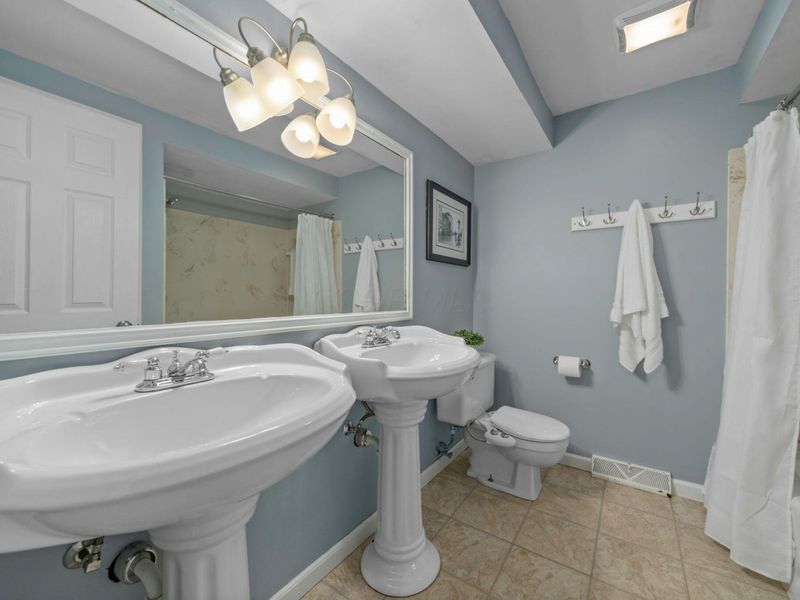 1870 Hickory Hill Drive, Columbus, OH 43228 Photo 37