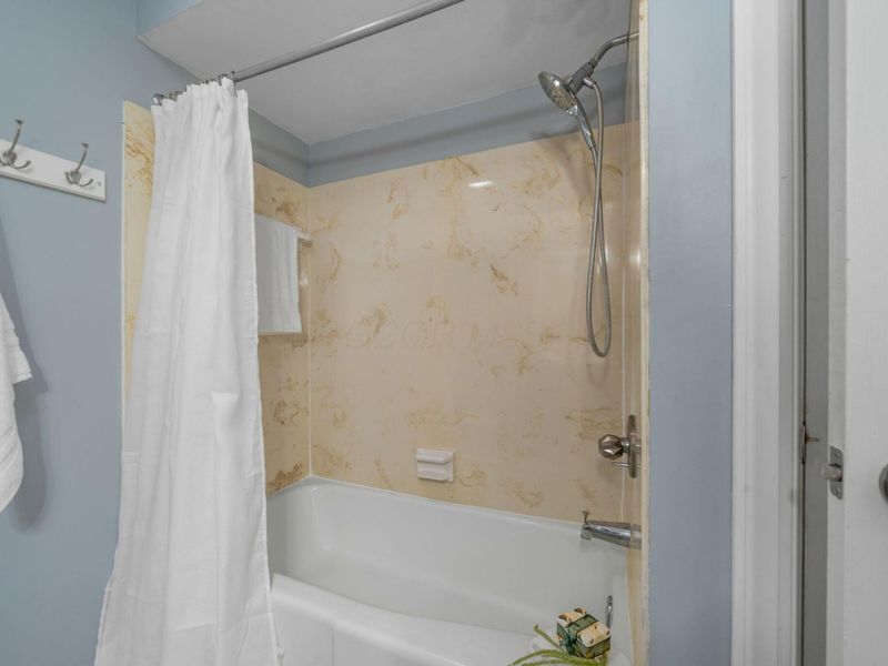 1870 Hickory Hill Drive, Columbus, OH 43228 Photo 38