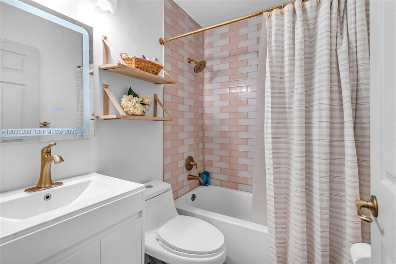 11203 NW 73rd Ter, Doral, FL 33178 Photo