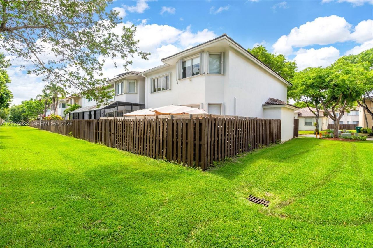 11203 NW 73rd Ter, Doral, FL 33178 Photo