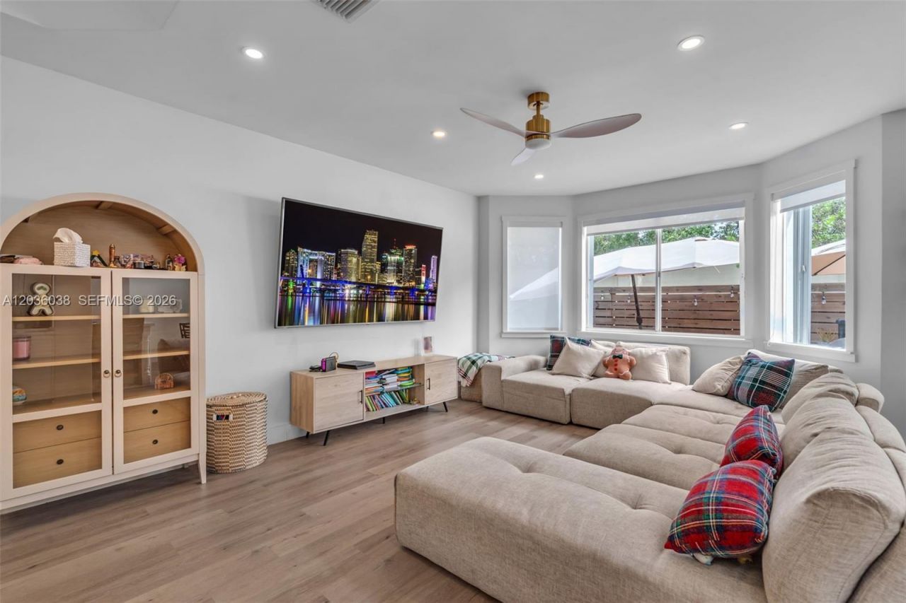 11203 NW 73rd Ter, Doral, FL 33178 Photo