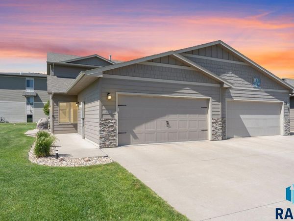 4430 W Kinsley Pl, Sioux Falls, SD 57108
