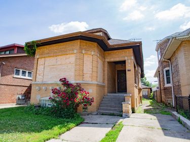 8255 S Saint Lawrence Avenue , Chicago, IL 60619