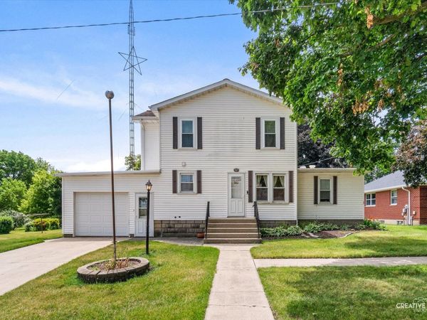 305 E Navaho Avenue , Shabbona, IL 60550