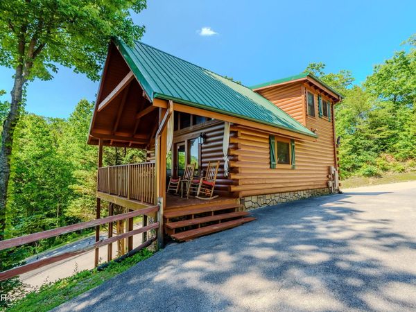 914 High Mountain Way, Gatlinburg, TN 37738