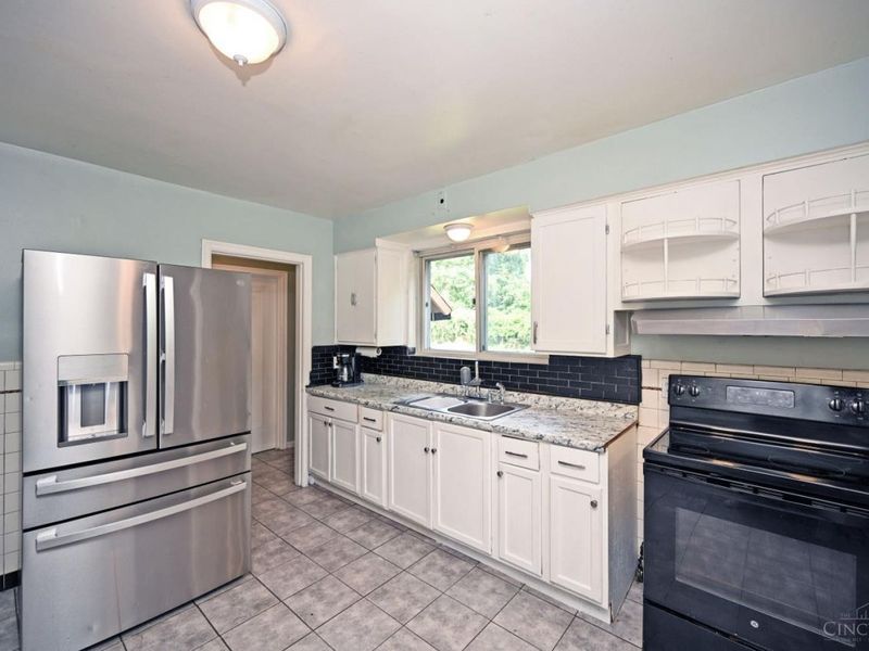 3948 Holman Circle, Silverton, OH 45236 Photo 25