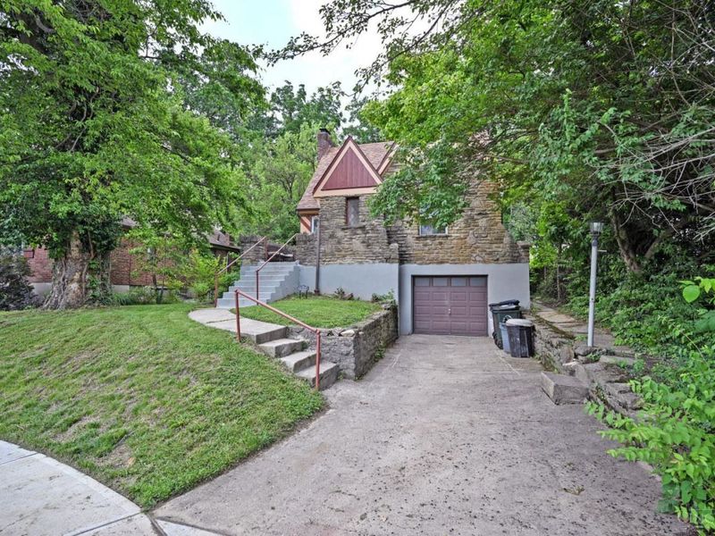 3948 Holman Circle, Silverton, OH 45236 Photo 8