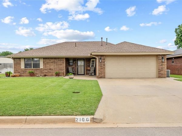 2100 Morgandee Lane, Weatherford, OK 73096