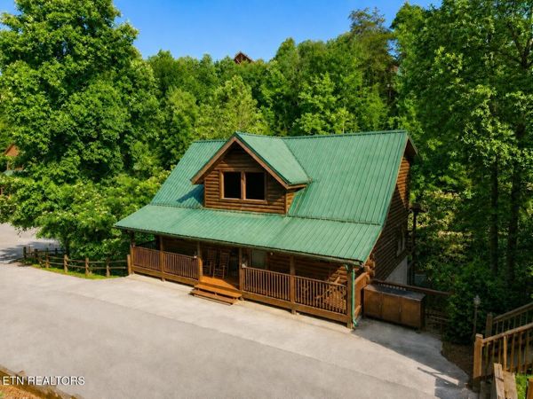 620 Chickasaw Gap Way , Pigeon Forge, TN 37863