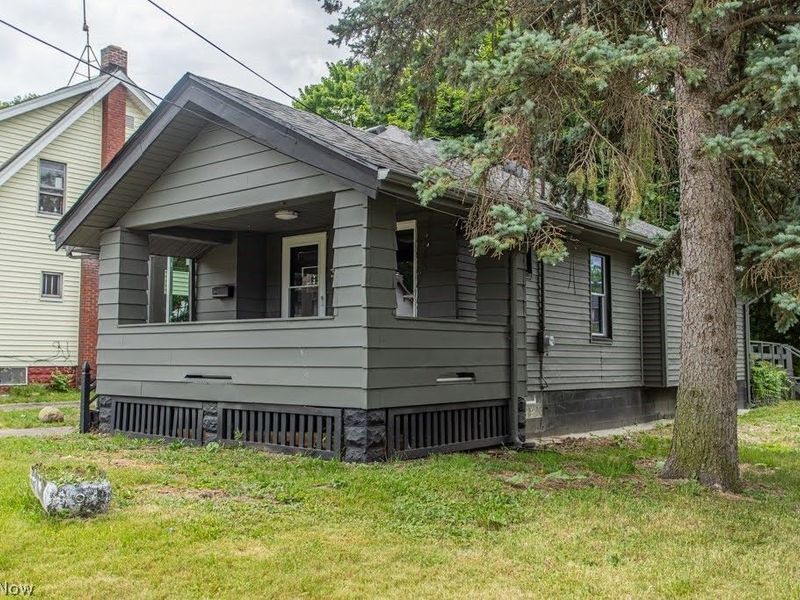 303 E Ravenwood Avenue , Youngstown, OH 44507 Photo 2