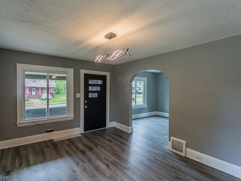 303 E Ravenwood Avenue , Youngstown, OH 44507 Photo 6