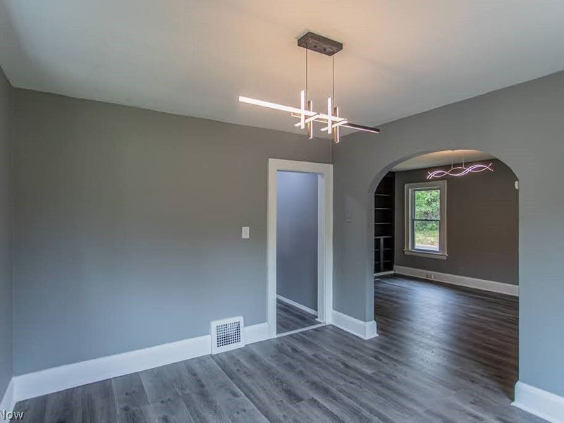 303 E Ravenwood Avenue , Youngstown, OH 44507 Photo 8
