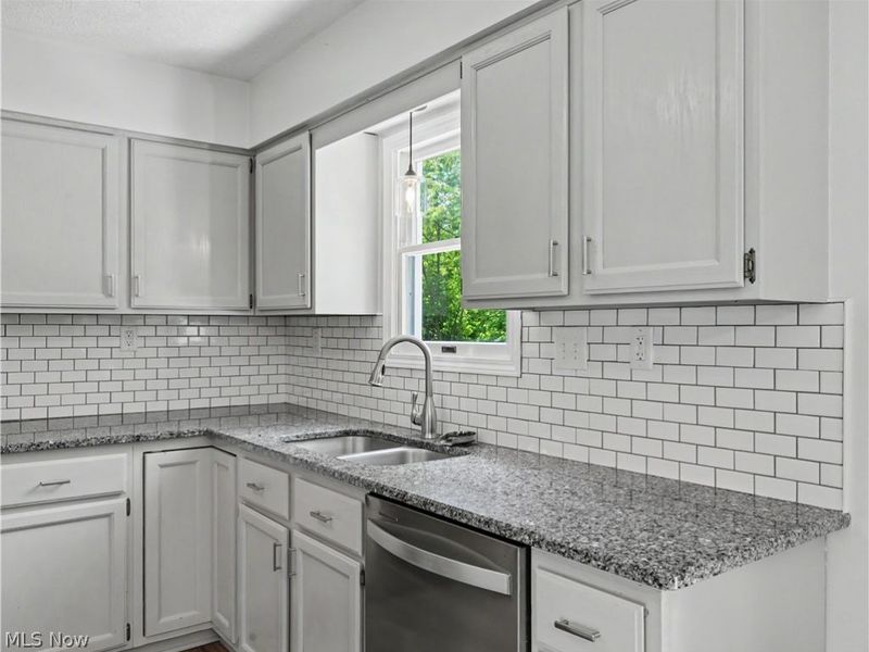 408 Abbyshire Road, Akron, OH 44319 Photo 8