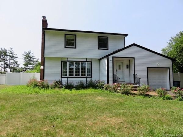 10 Elderwood ln , Melville, NY 11747