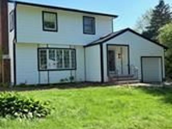 10 Elderwood ln , Melville, NY 11747