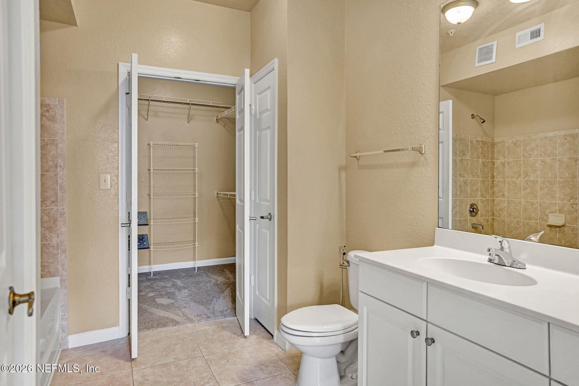 8539 Gate Parkway W, Unit 9330, Jacksonville, FL 32216 Photo
