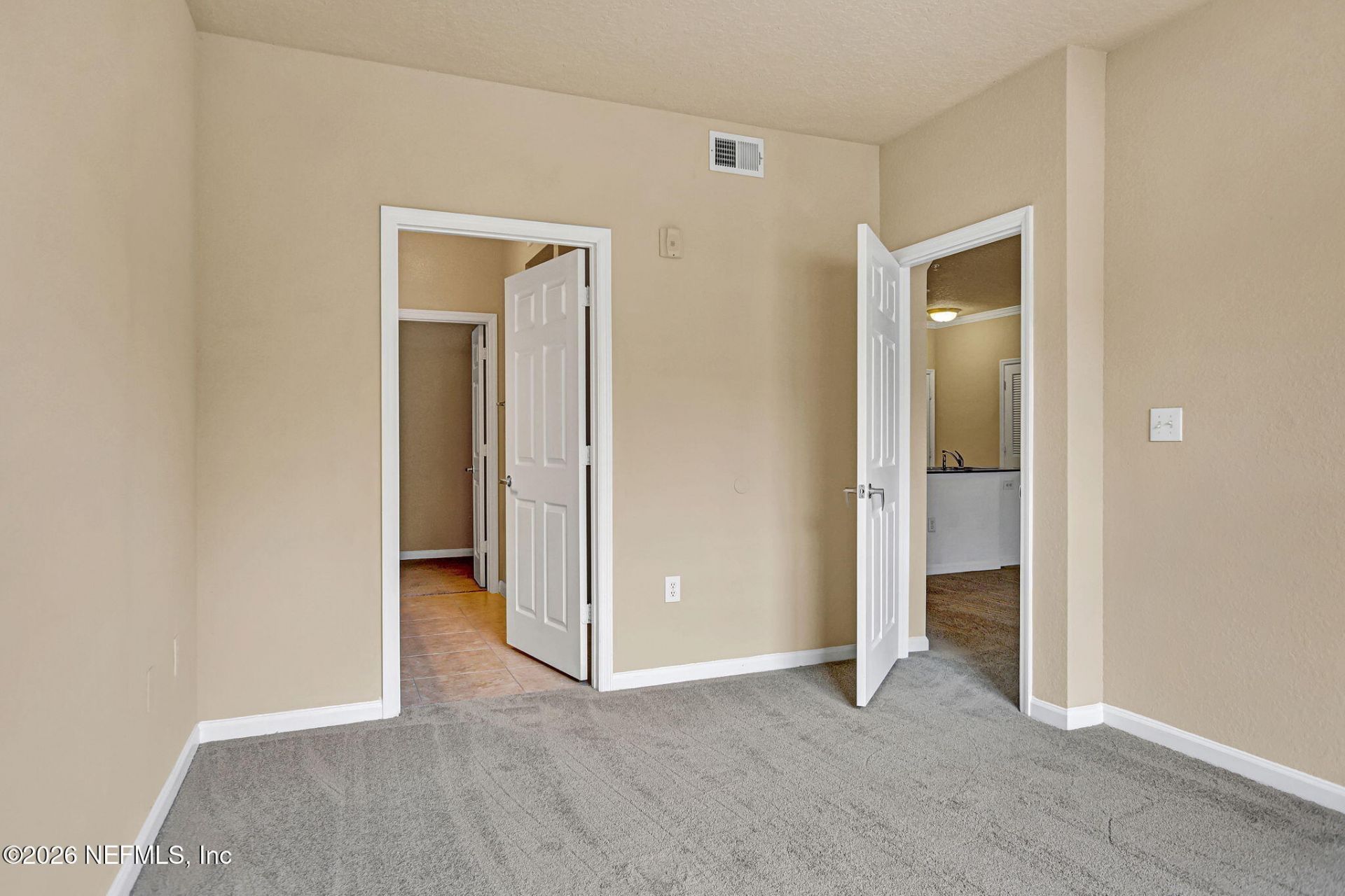 8539 Gate Parkway W, Unit 9330, Jacksonville, FL 32216 Photo