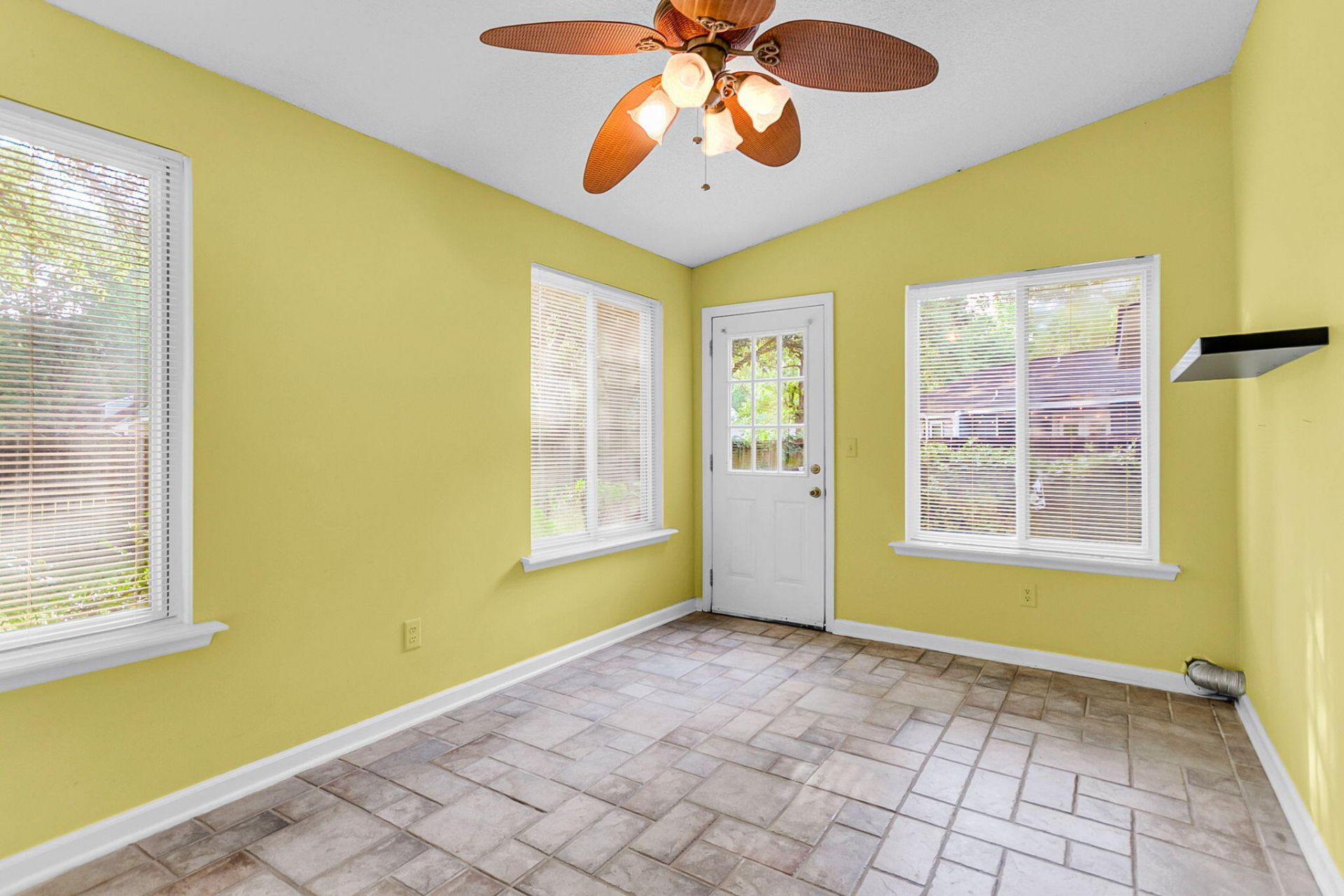 105 Bridgecreek Drive Photo 9