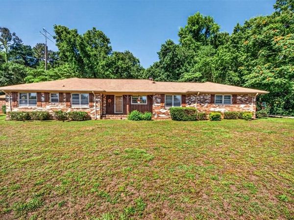 1058 Highway 332 , Pendergrass, GA 30567
