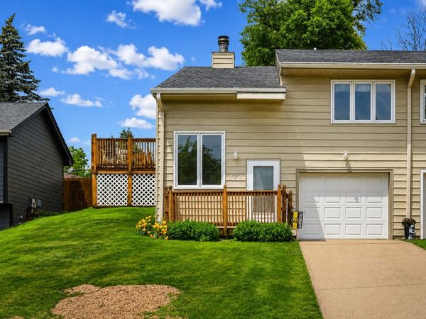 124 E Hughes Circle , Des Moines, IA 50315