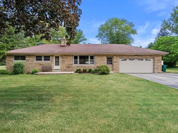 W147N5010 Dolphin DRIVE, Menomonee Falls, WI 53051