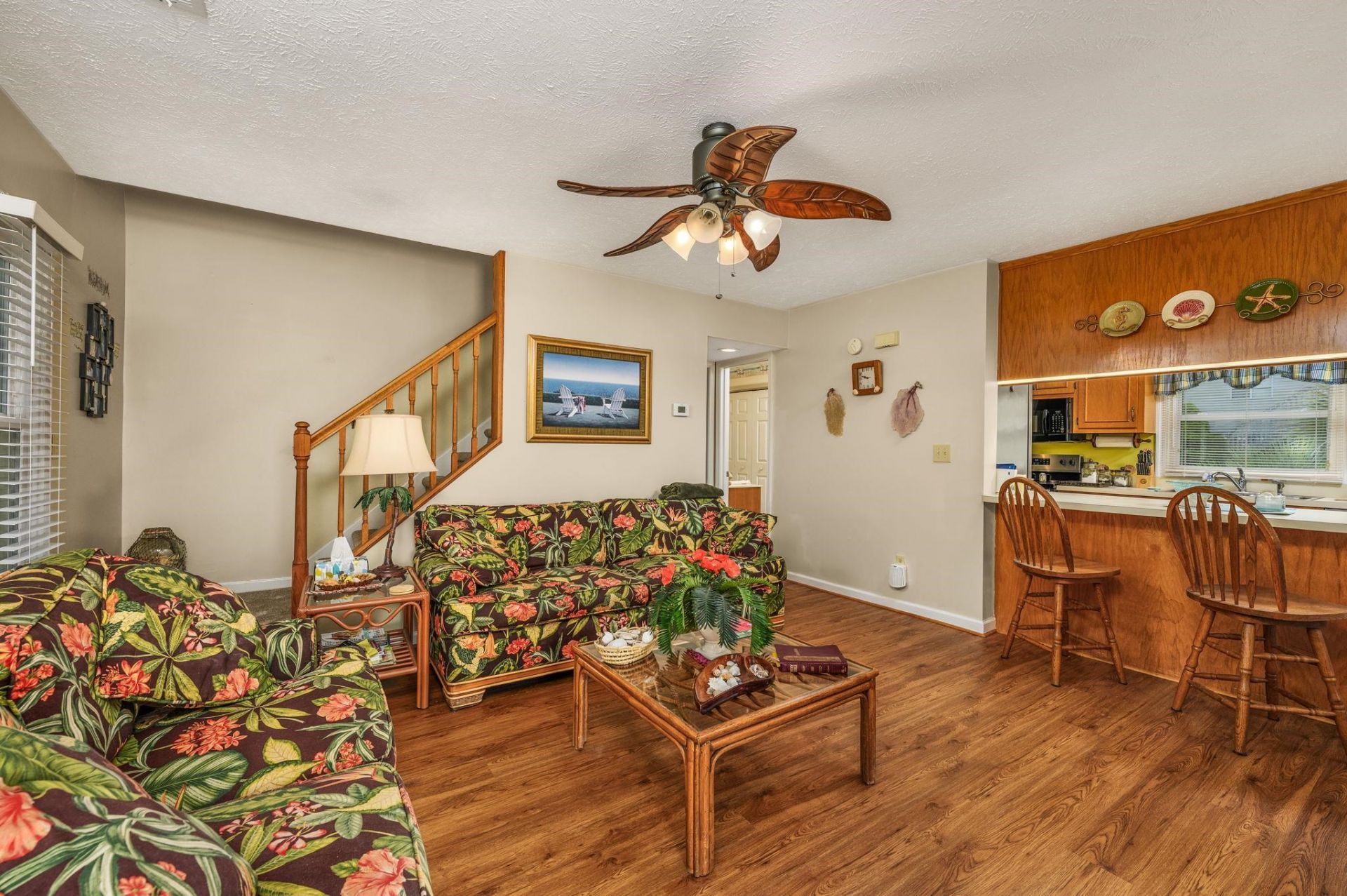 942 Tiffany Ln. Photo 4
