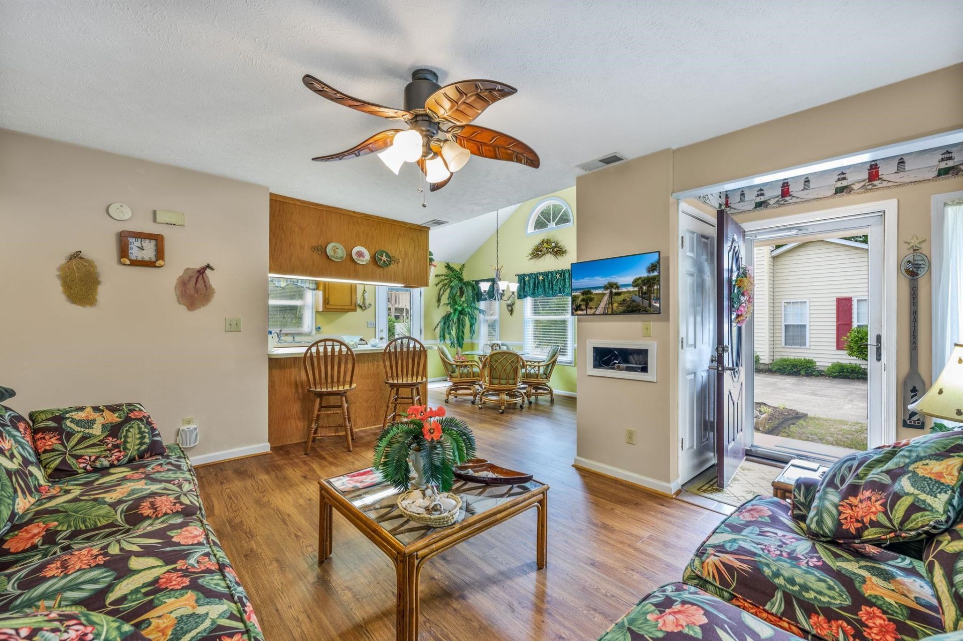 942 Tiffany Ln. Photo 6