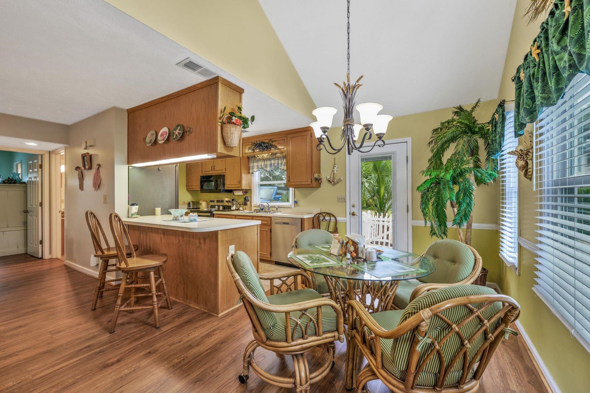 942 Tiffany Ln. Photo 8