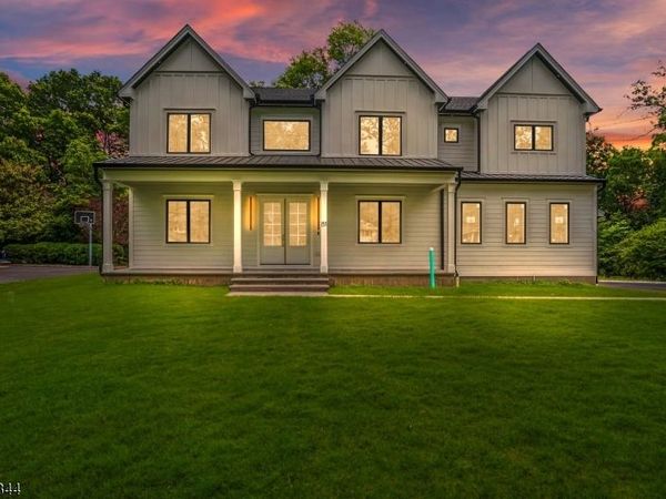 81 Ridge Dr, Livingston, NJ 07039