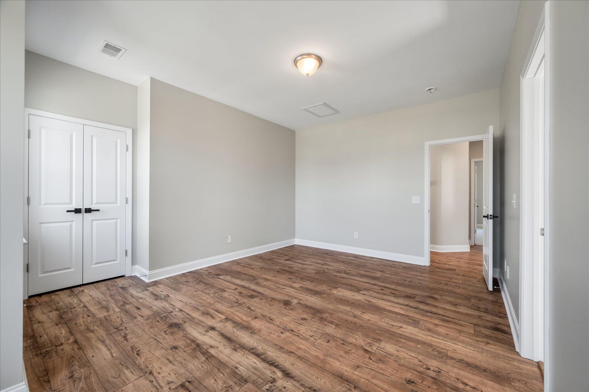 127 Hawthorne Landing Drive Photo 13