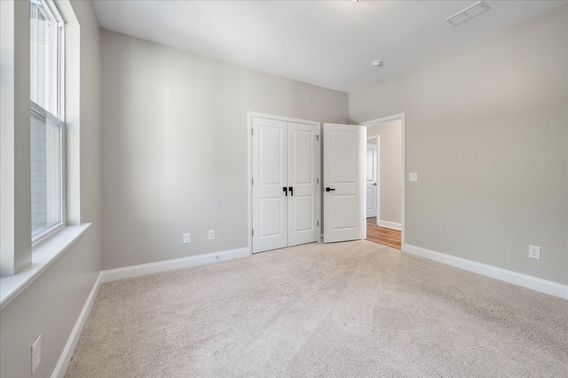 127 Hawthorne Landing Drive Photo 21