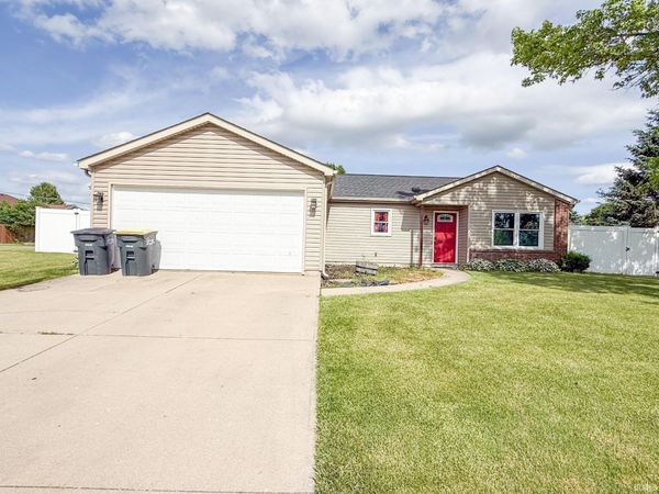 208 Valley Meadows, Kendallville, IN 46755