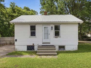 2002 2nd Avenue S, Fargo, ND 58103