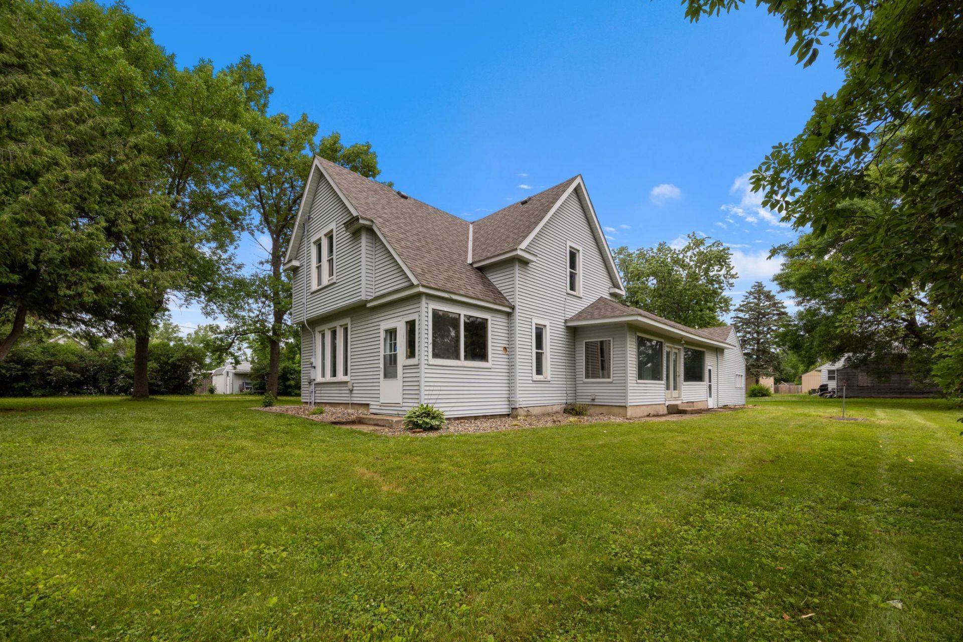202 N 2nd Street , Darwin, MN 55324