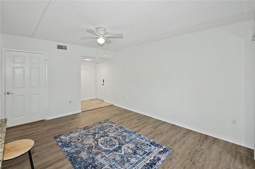 1650 N 42nd Circle, Unit 107, Vero Beach, FL 32967 Photo