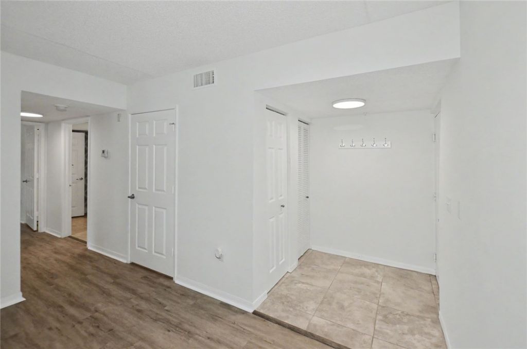 1650 N 42nd Circle, Unit 107, Vero Beach, FL 32967 Photo