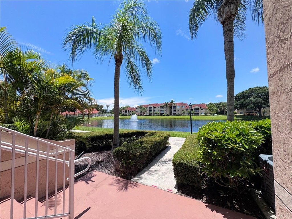 1650 N 42nd Circle, Unit 107, Vero Beach, FL 32967 Photo