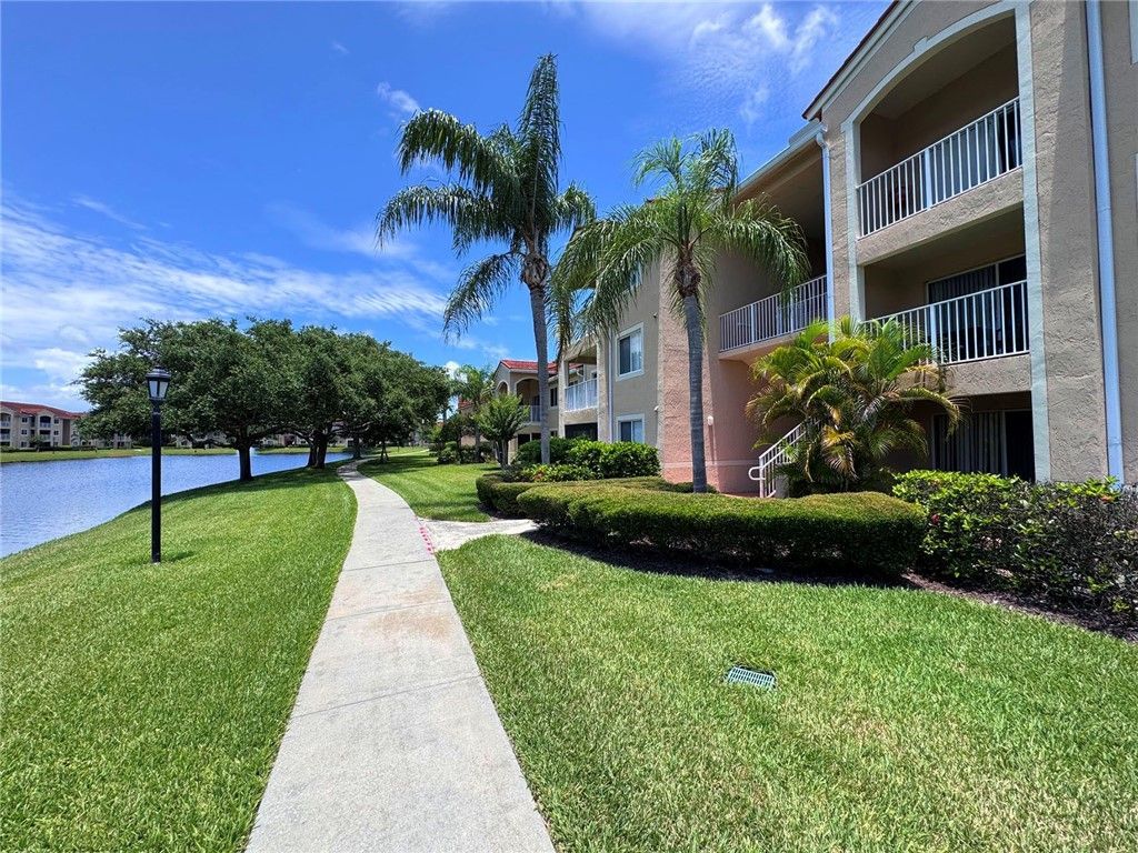1650 N 42nd Circle, Unit 107, Vero Beach, FL 32967 Photo